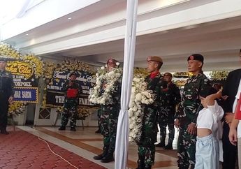 Bams Eks Samsons dan Desiree Tarigan Absen di Pemakaman Hotma Sitompul