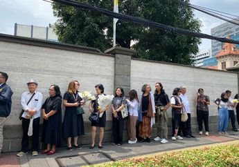 Kedubes Vatikan Jakarta Dibuka Umum, Warga Antusias Beri Doa untuk Paus Fransiskus