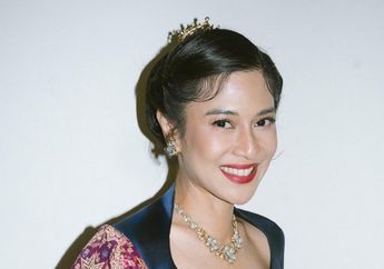 2 Tampilan Berkebaya Dian Sastro Saat Merayakan Hari Kartini, Kebaya Modern Rancangan Desainer