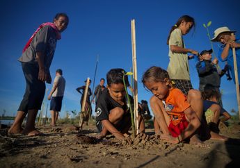 Hari Bumi dan Upaya Menyelamatkan Gereja dari Abrasi Pesisir Sabu