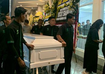 Jenazah Ricky Siahaan Tiba di Rumah Duka RSPAD Gatot Subroto, Disambut Keluarga dan Sahabat