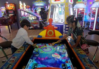 Gembira Bermain Permainan Arcade Bersama Keluarga di Entertainment District PIK 2