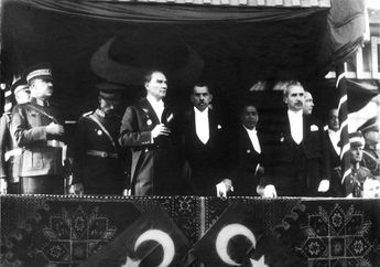 Mustafa Kemal: Biografi, Asal Usul Gelar ‘Atatürk’, dan Makam Aslinya