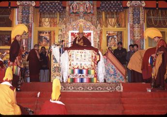 Tokoh Penting Budhhisme Tibet, Bagaimana Dalai Lama Dipilih?