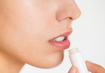 4 Kebiasaan yang Menyebabkan Bibir Pecah-pecah Walau Sudah Menggunakan Lip Balm