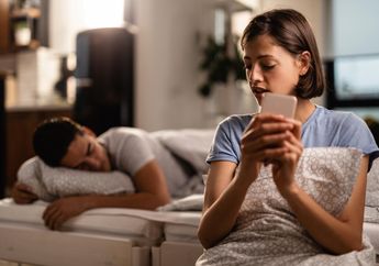 Kenali Bahaya Micro Cheating, Ini Tanda Pasangan Melakukan Selingkuh Kecil