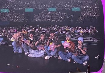 Melokal Banget! NCT WISH Kenakan Baju Batik di Panggung 'LOGIN' di Jakarta