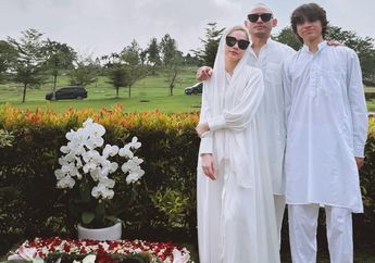 5 Tahun Meninggalnya Ashraf Sinclair, BCL dan Tiko Aryawardhana Ziarah