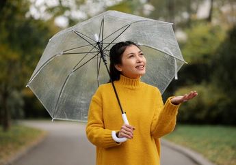 Arti Mimpi Memakai Payung di Dalam Ruangan, Bentuk Perlindungan Emosi?