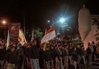 Amalan Malam Satu Suro Menurut Pakar, Umat Islam Bisa Lakukan Ibadah Ini untuk Menghapus Dosa