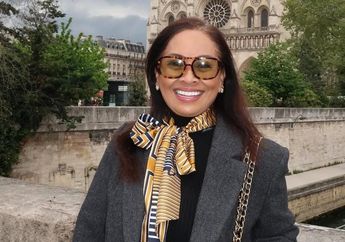 Tak Kalah Cantik dari sang Putri, Ibunda Alyssa Daguise Tampil Anggun saat Hadiri Ngunduh Mantu Al Ghazali