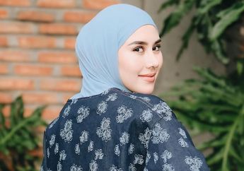 Syahnaz Kenakan Kebaya Jawa Tradisional Saat Menemani Suami Bertugas, Dirancang Desainer Ternama!