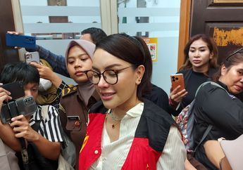 Berderai Air Mata, Nikita Mirzani Ungkapkan Isi Hati di Ruang Sidang