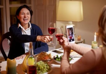 5 Arti Mimpi Makan Bareng Selebriti, Pertanda Kebaikan dan Harapan yang Baik