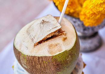 Tips Mengonsumsi Air Kelapa untuk Menjaga Kesehatan Tubuh