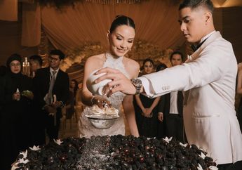 Bukan Kue Tiga Tingkat nan Tinggi, Ini Kue Pernikahan Terpopuler di 2025!