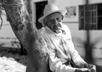 5 Arti Mimpi Bertemu Ayah yang Sudah Meninggal, Namun Tidak Mengenali Keluarga