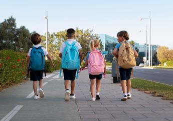 5 Arti Mimpi Pergi ke Sekolah dengan Artis, Pertanda Baik atau Justru Wajib Kamu Waspadai?