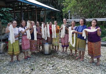 Yayasan Kawan Lama Dukung Peningkatan Ekonomi Komunitas Dayak Iban melalui Pelestarian Budaya Tenun