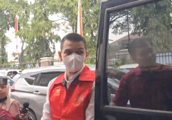 Diam Seribu Bahasa, Jonathan Frizzy Tiba di Pengadilan Negeri Tangerang dengan Tangan Diborgol