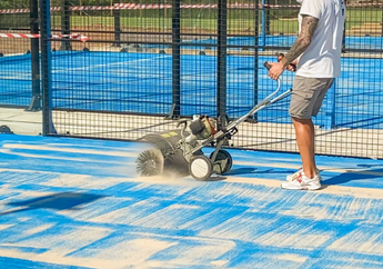Kenapa Harus Ada Pasir di Lapangan Padel? Ini Fungsi Pentingnya