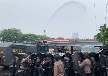 Demo 25 Agustus 2025 Ricuh, Polisi Bubarkan Massa Pakai Water Canon dan Gas Air Mata