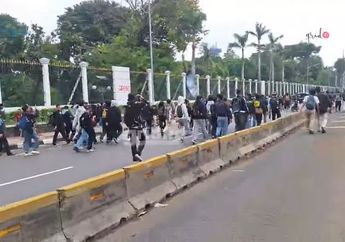 Link Live Streaming Demo Hari Ini: Masa Buruh Bubar, Para Mahasiswa Mulai Berdatangan Ke Gedung DPR RI