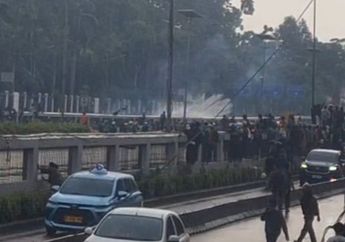 Ribuan Pendemo Menutup Jalur Tol Dalam Kota, Begini Kondisi Terbaru Depan Gedung DPR