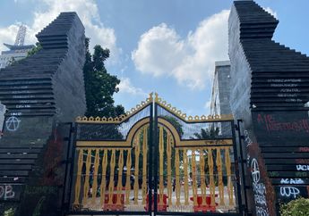 Halte di Depan Polda Metro Jaya Hangus Terbakar, Transjakarta Tidak Beroperasi