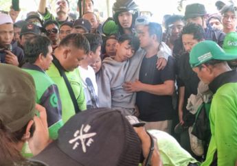 Kakak Ojol Affan Kurniawan Lemas, Tak Kuasa Lihat Jenazah Sang Adik Dimasukkan ke Liang Lahat