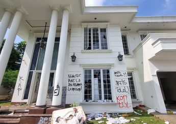 Potret Rumah Uya Kuya Pasca Digruduk Massa, Barang Porak-Poranda Dinding Penuh Coretan