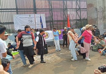 Aksi Kawal Putusan 17+8 Tuntutan Rakyat Berlangsung Tertib, Massa Adakan Piknik hingga Permainan Tradisional