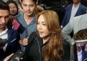 Digandeng Mesra Andri Aan, Lisa Mariana Ngamuk Dikira Pacari Berondong: Saya Masih 25!