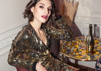 7 Arti Mimpi Memakai Baju Serba Emas, Simbol Kehormatan atau Justru Kesialan?