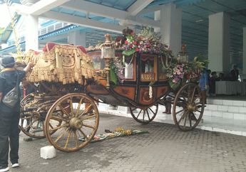 Sesajen Disiapkan untuk Kereta Kencana yang Bawa Pakubuwono XIV, ini Makna di Baliknya