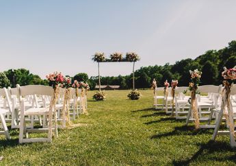 5 Kelebihan dan Kekurangan Pernikahan Outdoor, Estetik tapi Ribet?