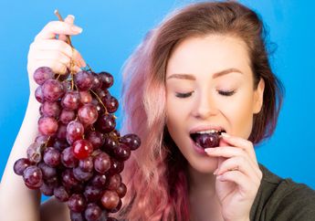 Tradisi Memakan 12 Anggur di Spanyol Menjadi Ritual Tahun Baru Pembawa Keberuntungan