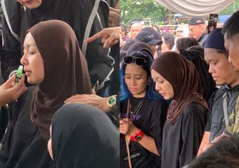 Jenazah Gary Iskak Dimakamkan di TPU Tanah Kusir, Diiringi Tangis Keluarga