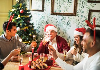5 Tips Merayakan Natal di Rumah Bersama Keluarga, Hadirkan Suasana Penuh Kehangatan Bersama Orang Tercinta
