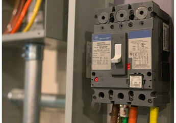 Listrik Pascabayar dan Prabayar: Mana yang Lebih Menguntungkan untuk Rumah?