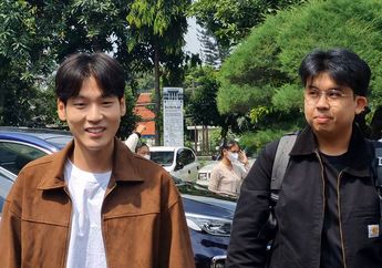 Na Daehoon Kembali Jalani Sidang Cerai, Tampil Stylish dan Tebar Senyum