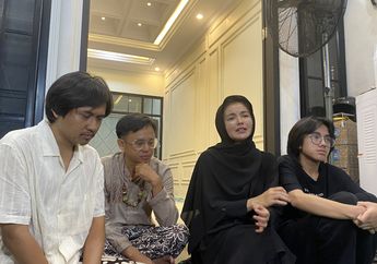 Makam Masih Basah, Karina Ranau Kecewa Banyak Orang 'Cari Panggung' di Tengah Kepergian Epy Kusnandar