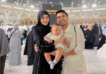 Aaliyah Massaid dan Thariq Halilintar Tuntaskan Umroh Pertamanya Bersama sang Buah Hati