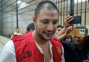 Tiba di PN Jakpus dengan Kepala Plontos, Ammar Zoni Irit Bicara dan Minta Doa Jelang Sidang Perdana