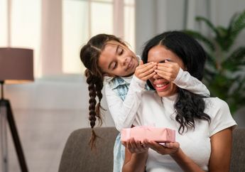 Hari Ibu Tinggal Hitungan Hari! Ini 5 Rekomendasi Hadiah yang Bikin Hati Ibu Meleleh