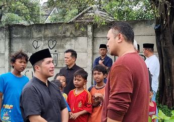 Penuh Haru, Irfan Hakim Peluk Erat Gilang Dirga Beri Dukungan Usai Pemakaman Sang Ayah