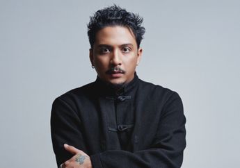 Viral Foto Bareng Sitok Srengenge, Sal Priadi Buka Suara dan Beri Klarifikasi