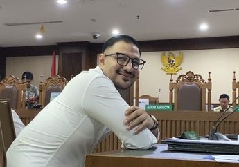Jalani Persidangan Kasus Narkoba, Ammar Zoni Tampak Lebih Fresh Kenakan Kacamata