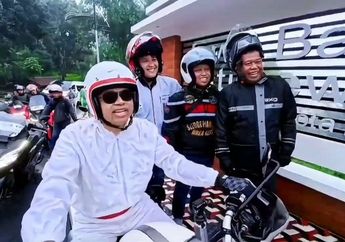 Gaya Dedi Mulyadi saat Cek Jalan Jabar Jelang Ramadan 2026, Nekat Motoran Sambil Terjang Hujan