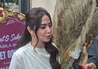 Putra Tarunanya Pulang Jelang Ramadan, Dewi Perssik Rela Turun ke Dapur Masak Opor dan Sambal